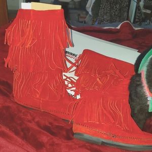 Fringe boot